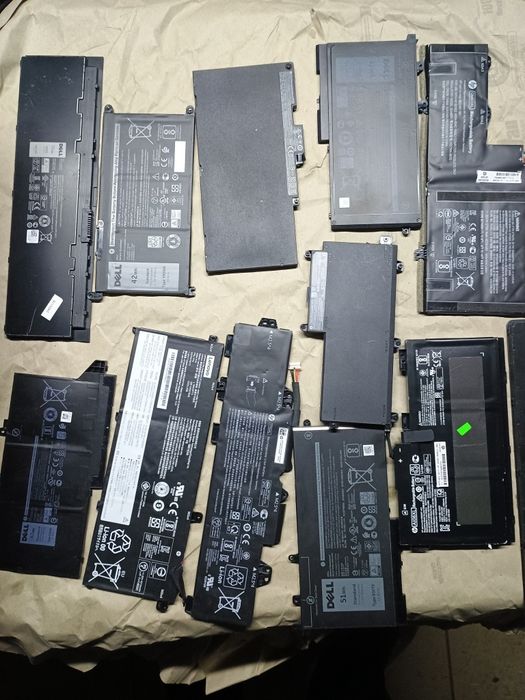 Продавам батерии за лаптоп