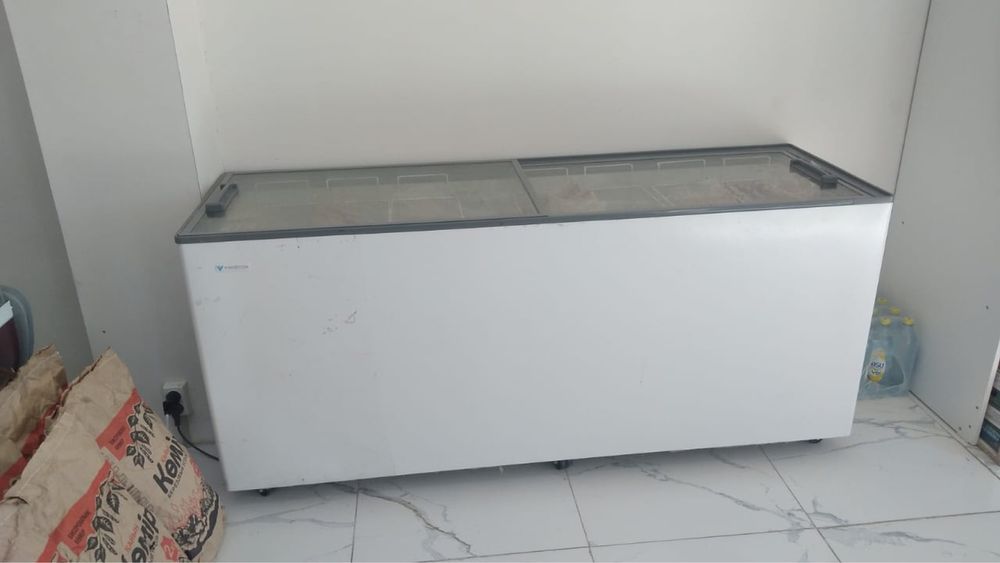 Морозильник почти новый