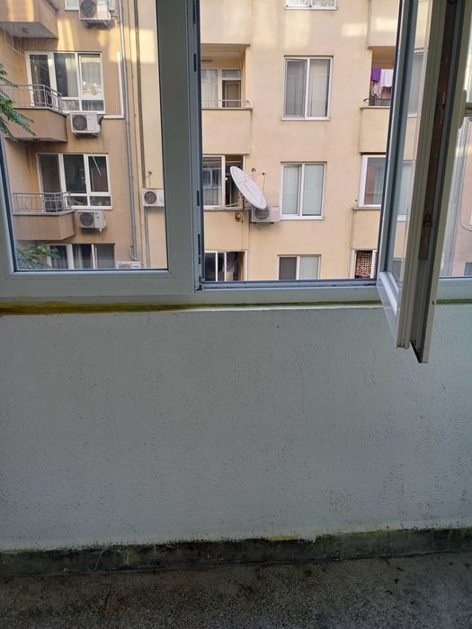 Давам под наем тристаен апартамент  в района на Спортна зала в гр.Варна за 600евро/1173.50лв.