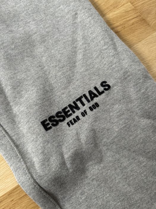 Pantaloni Fear Of God Essentials Gri