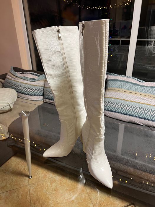 Дамски ботуши бели