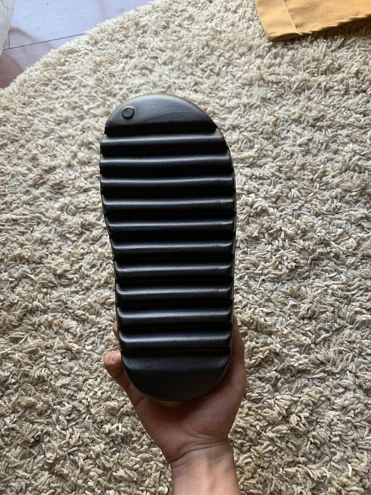 yeezy slides noi marimea 42 si 44.5