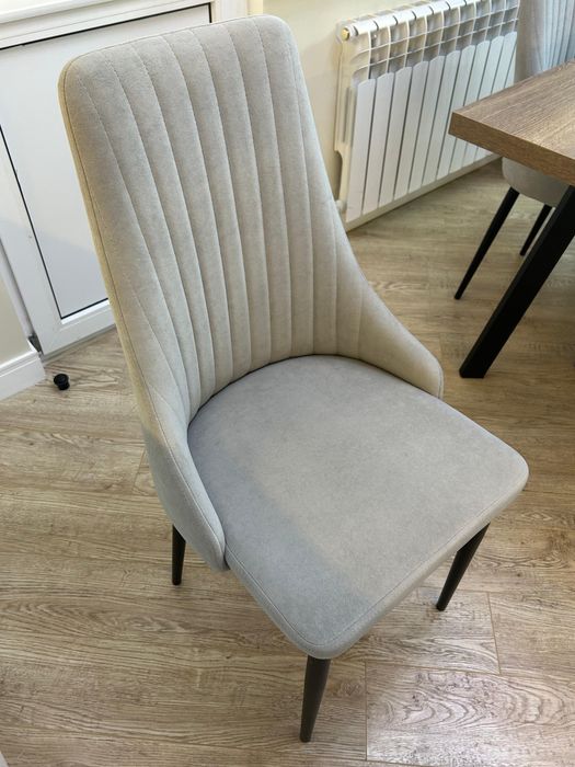 кухонны стол и стуля