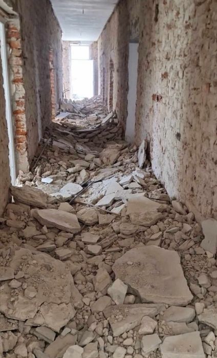 Demolari case vechi ziduri hambare Decopertari faiantă parchet