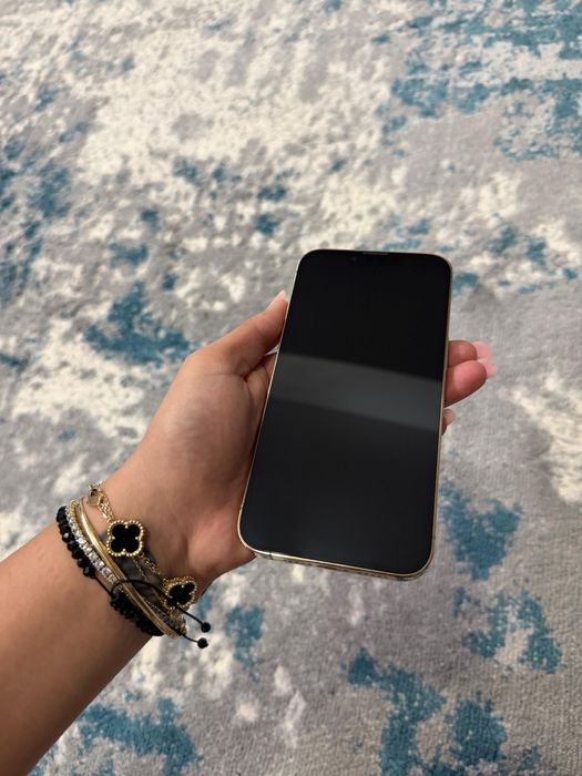 Vând IPhone 13 pro Gold