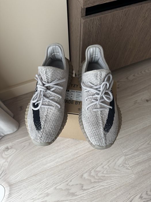 Yeezy 350 v2 42 2/3