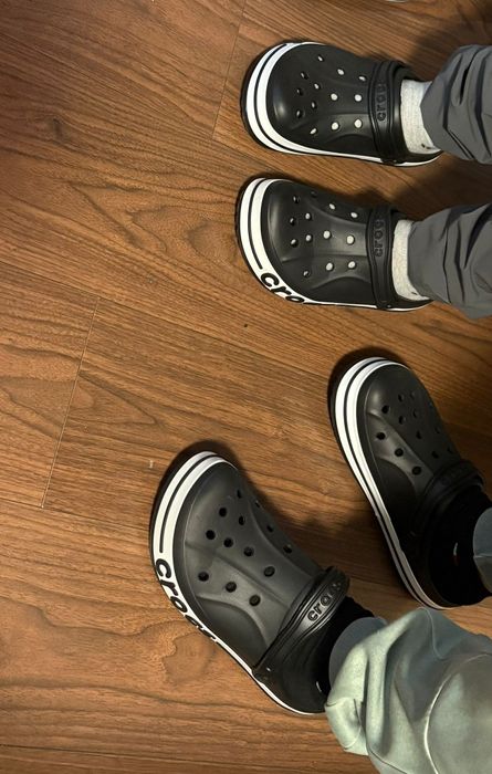 Vând papuci Crocs originali, extrem de comozi și ușori