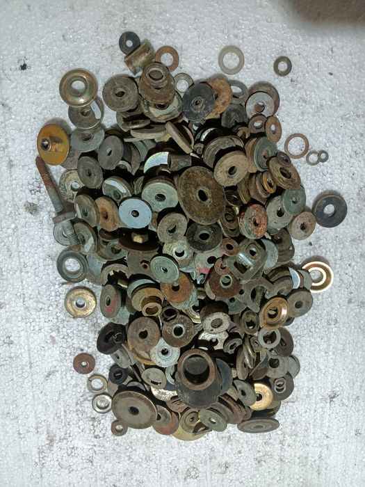 Крепежи за Мерцедес 124