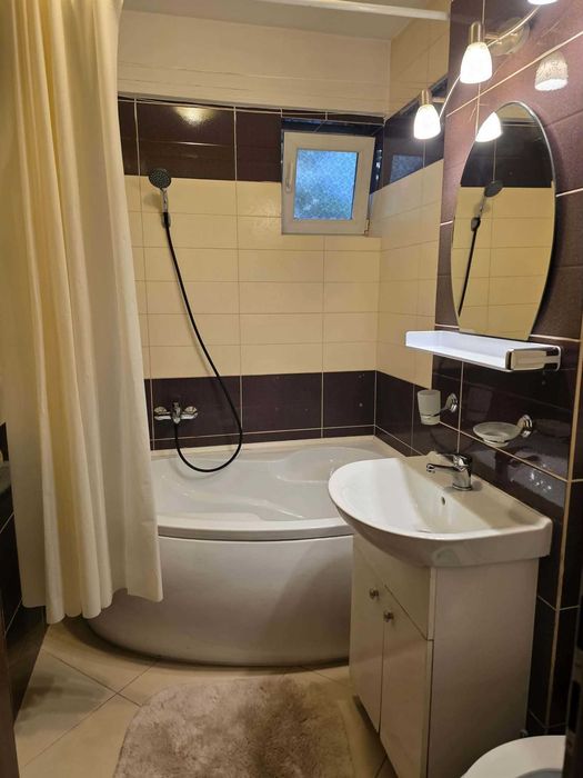 Ofer spre inchiriere apartament 3 camere sector 4