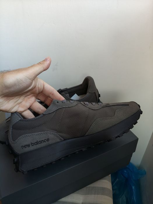 New Balance 327 sneakers culoare verde military cu negru mărimea 43 noi originali