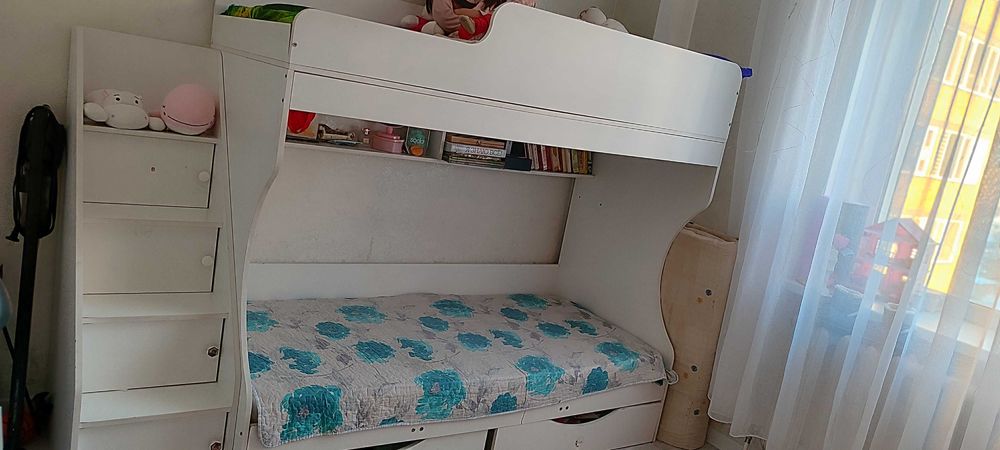 Двухъярусная кровать