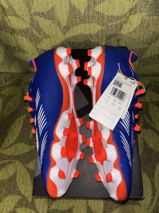 Нови футболни обувки Adidas Predator league  MG