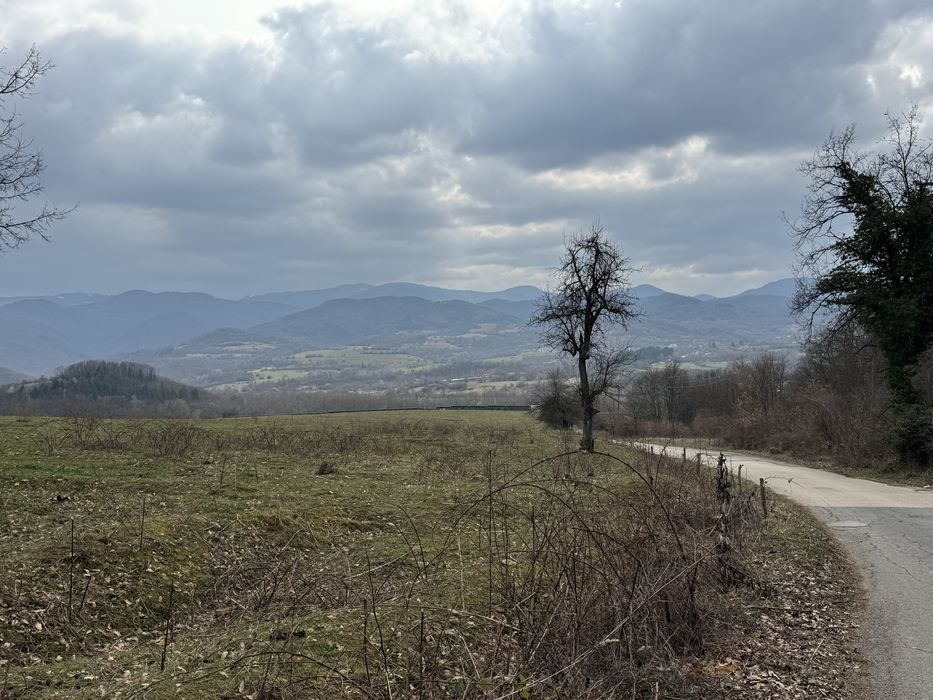 Земеделска земя с панорамна гледка