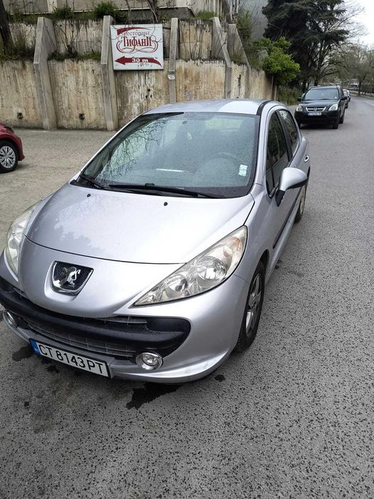 Продавам Peugeot 207 / 2009 година с технически преглед и гражданска отговорност