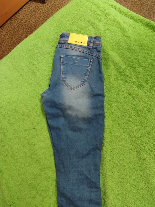 Джинсы размеры 27-28