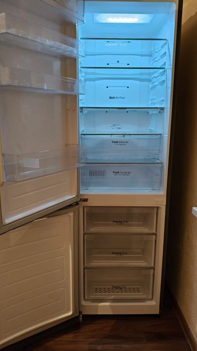 Продам холодильник LG