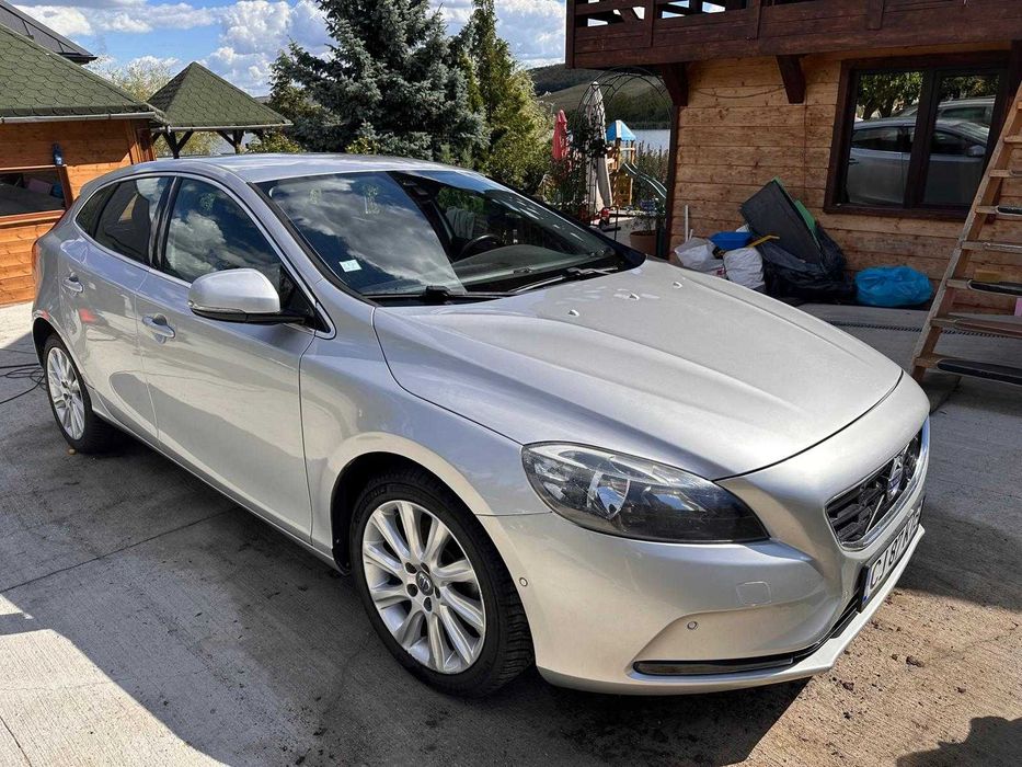 Volvo V40 D2 Summum Geartronic 2015