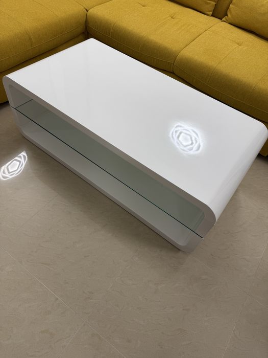 Бяла холна масичка