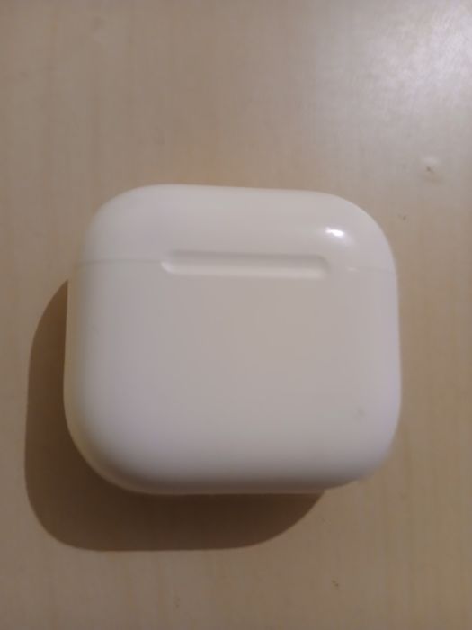 IPhone  AirPods  4