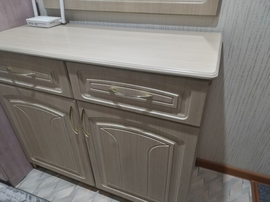 Продам  прихожий комод с зеркалам
