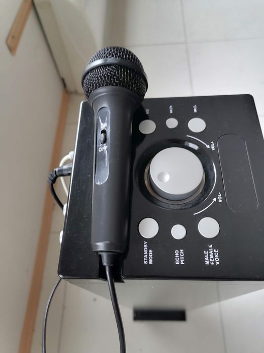 Караоке колона с микрофон