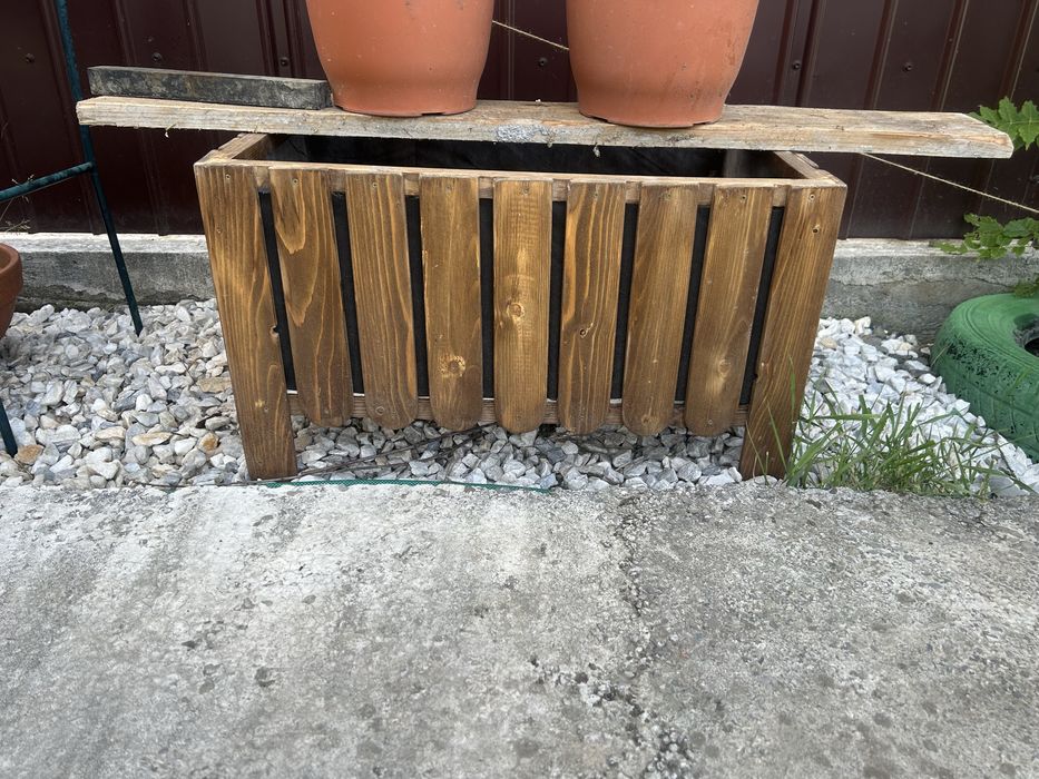 Jardiniera din lemn de brad , 2 buc noi