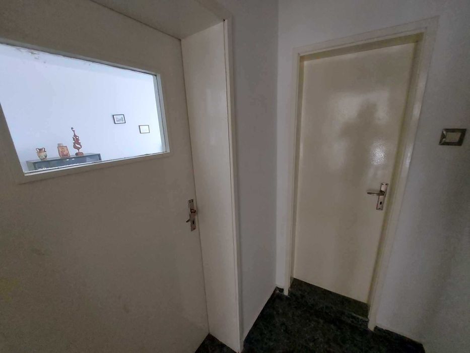 Дава се под наем Офис в Търговище, Център - 30 кв.м за 127.5 € - Снимка #3