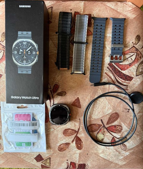 Samsung Galaxy Watch Ultra - Перфектно състояние + протектори и каишки.