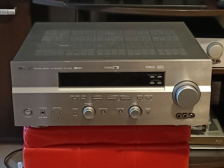 Yamaha RX-V550 .