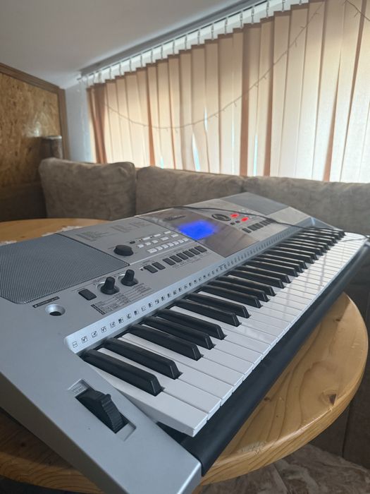 Продава се синтезатор Yamaha