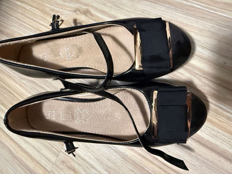 Обувки черен лак