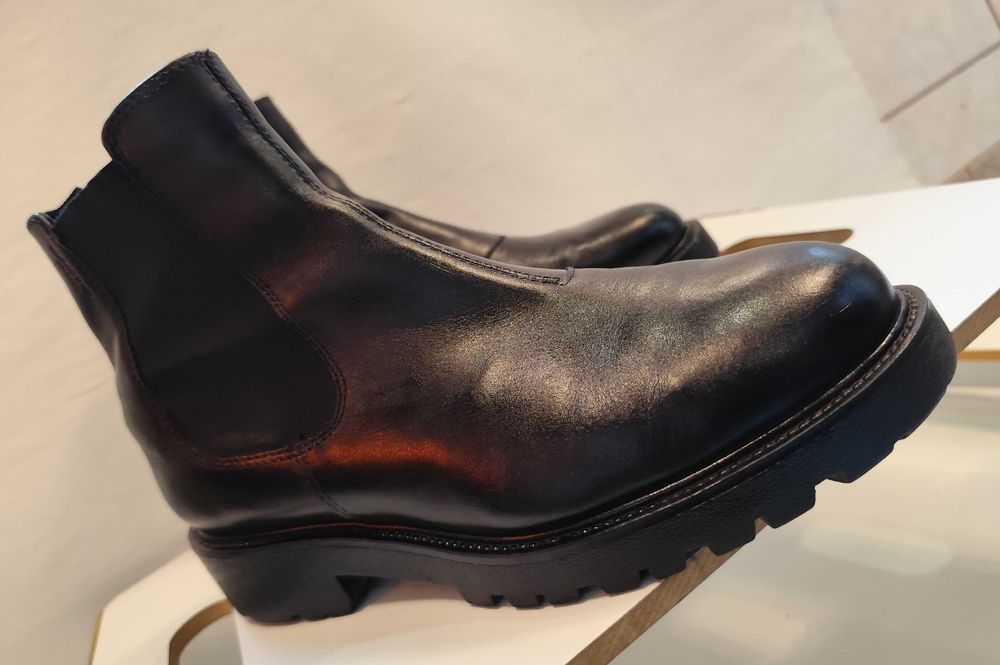 Ghete chelsea 41 plain toe Vagabond piele naturala moale negru