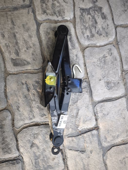 Cric original Mitsubishi Outlander.