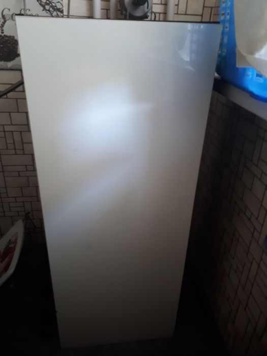 Шкаф подвесной можно для бара. Глянцевый