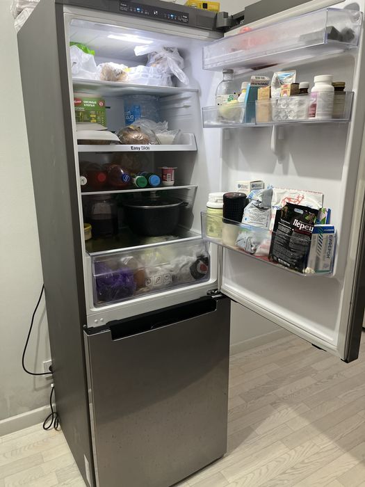 Холодильник Samsung