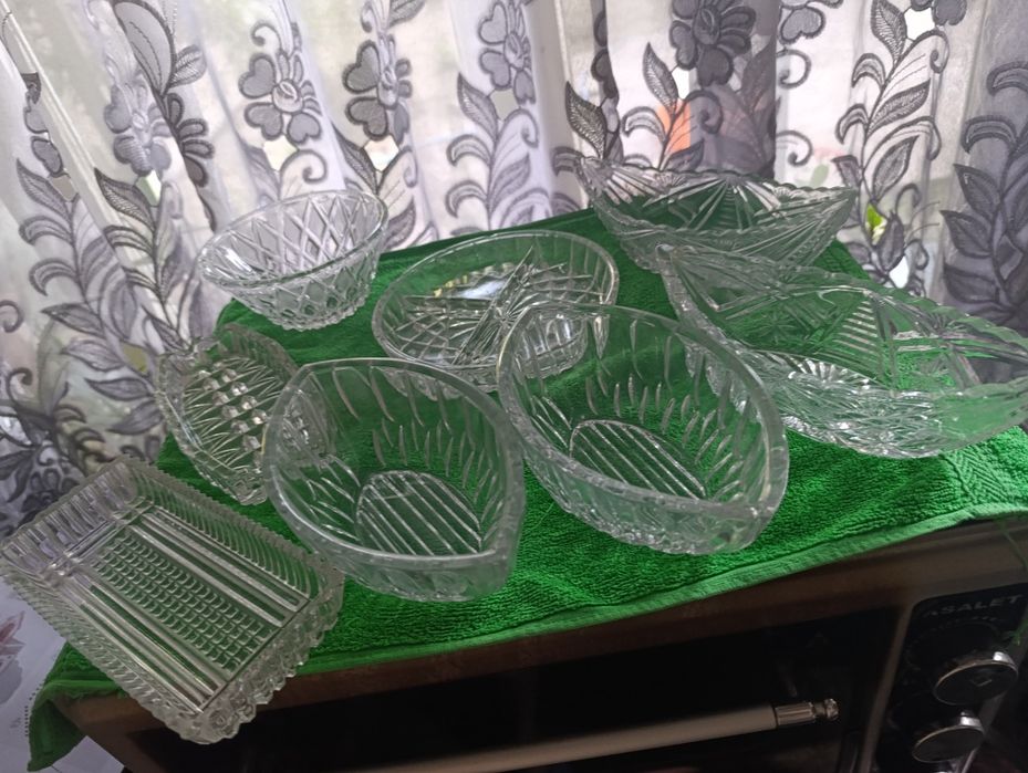 Цена за всё !Хрустальные и стеклянные вазочки для конфет,салата, селёд