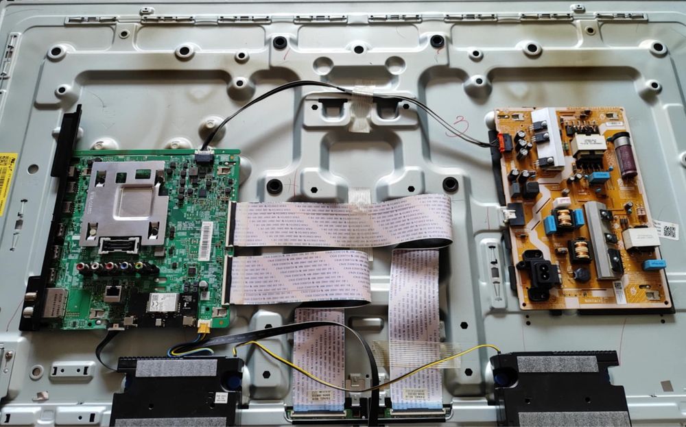 Main Board BN41-02703A / UE43RU7179U / BN44-00947J TV Samsung на части