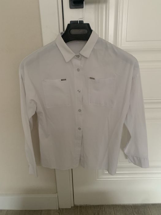 Две белые рубашки на девушку 40-42размер