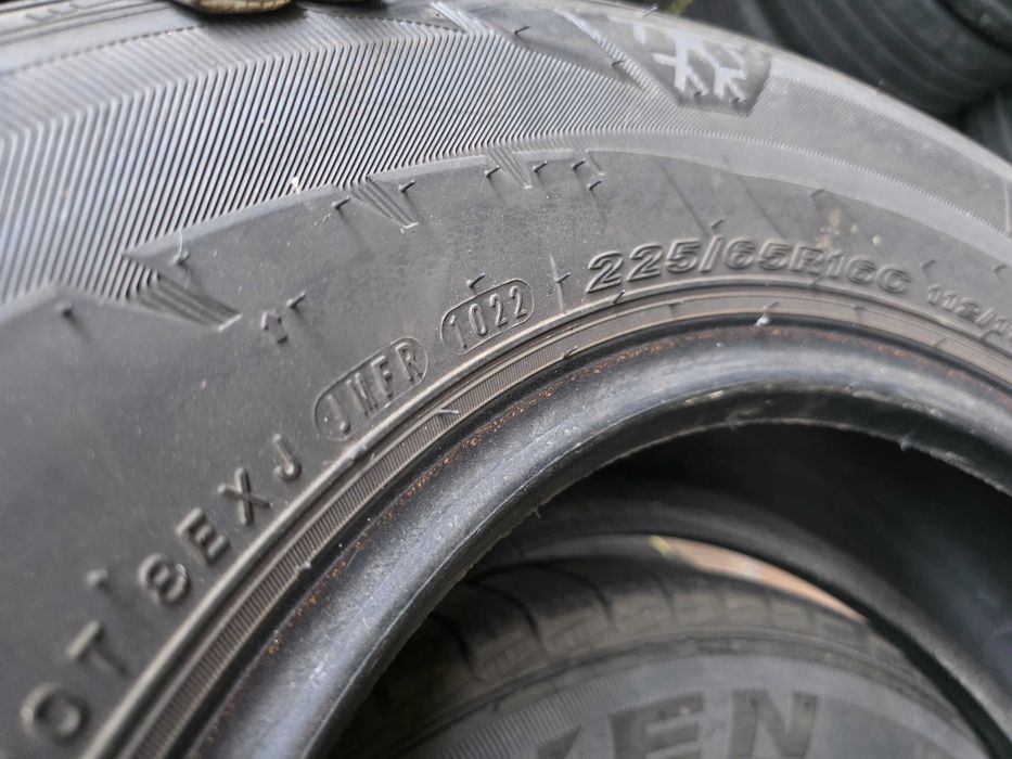 2бр Зимни гуми за бус 225 65 16 С - Nexen