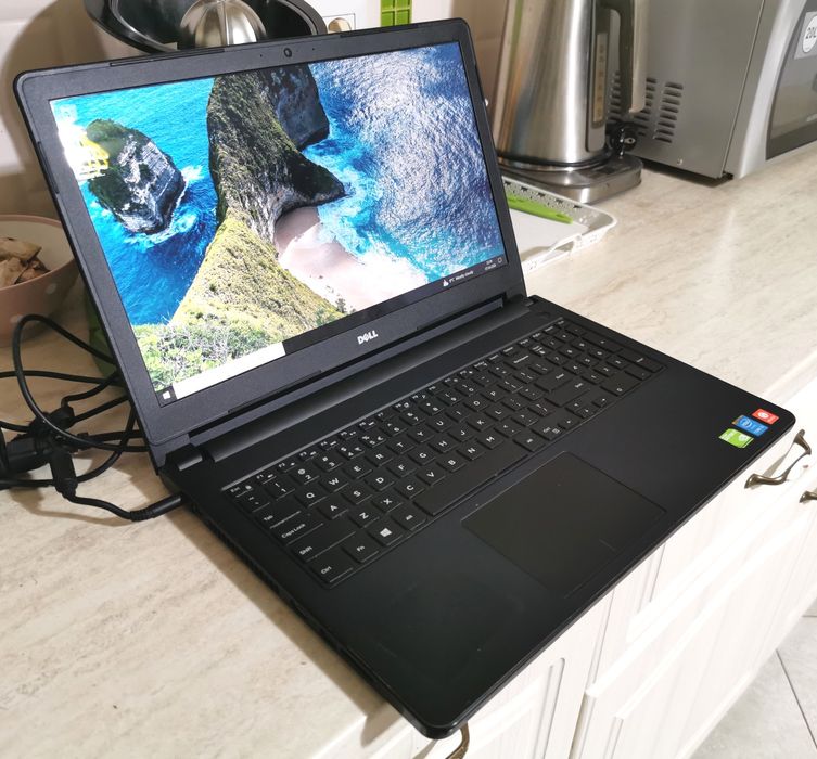 Laptop Dell Inspiron 5558 i5-5200U 2.20 Ghz Broadwell 8GBRam HDD 1TB video 4 GB Nvidia GeForce 920M windows 10