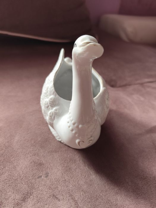 Статуетка кон с изправени крака