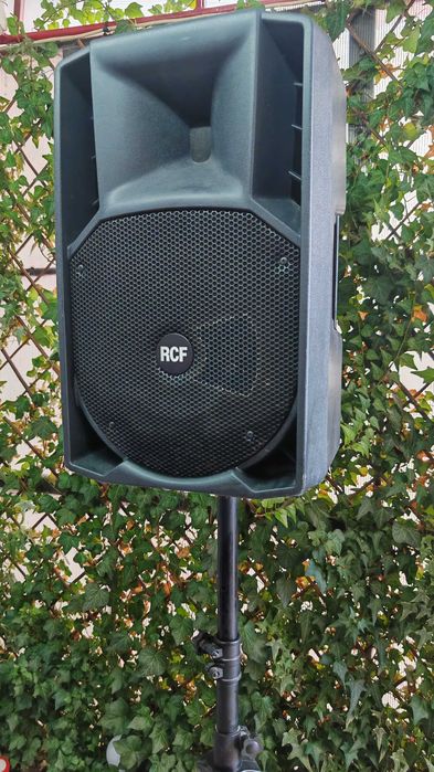 De vanzare două boxe RCF Art 712 MK2 active . Huse originale, cabluri, stative.