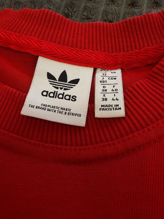 Продавам рокля на Adidas