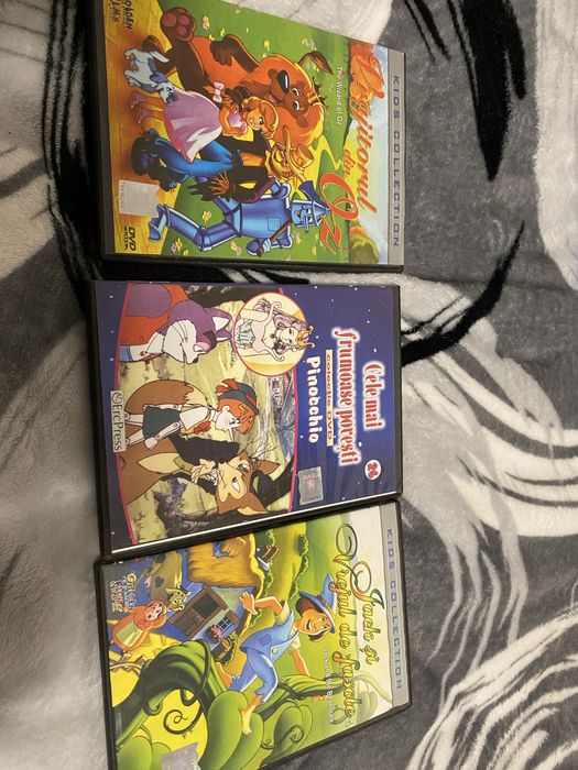 3 DVD-uri cu povești clasice pentru copii
