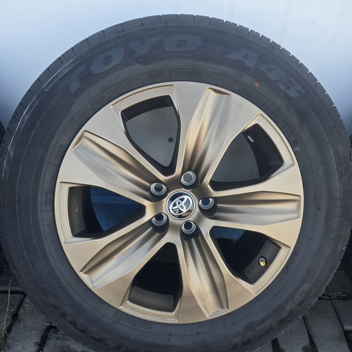 Шины с дисками в отличном состояние