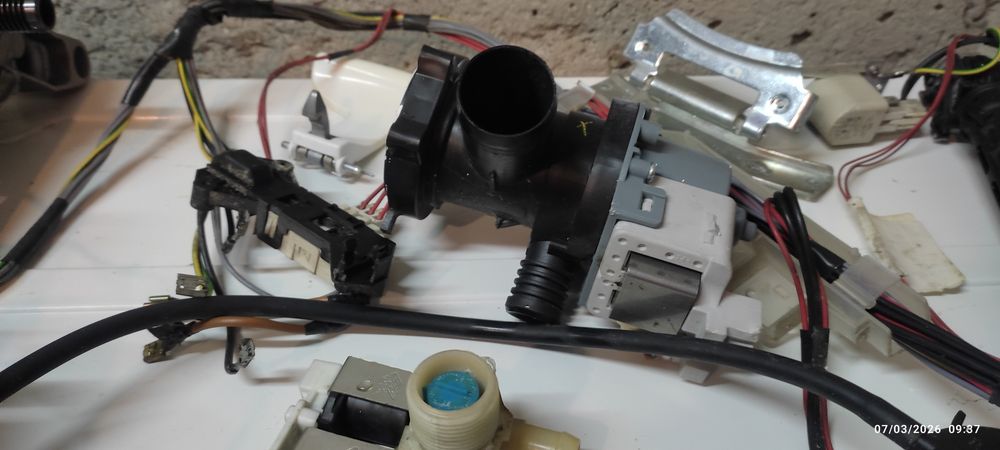 Части за пералня Whirlpool 40евро. за всичко