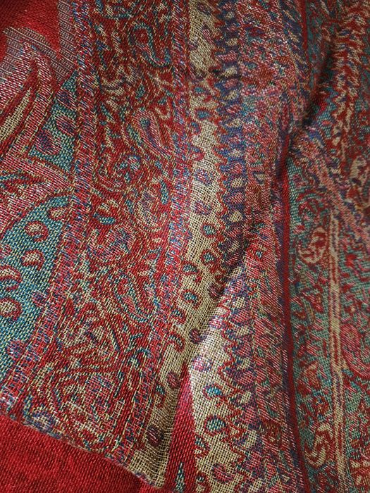 Голям, ефектен шал