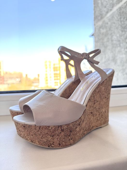 Кожаные босоножки на платформе 38 размер