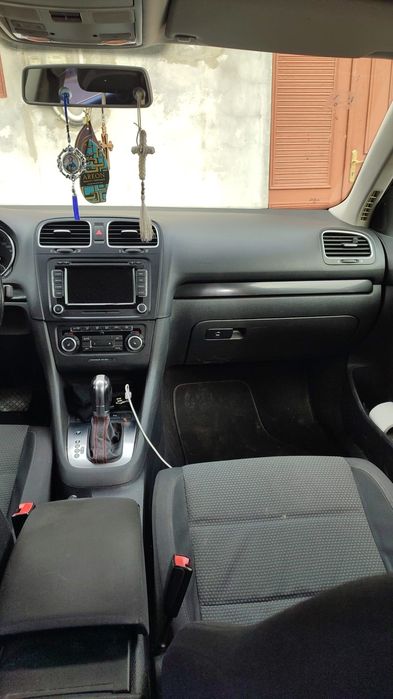 Golf 6 automat DSG 7+1 ,mașină merge foarte bine  ,se circulă cu ea ..