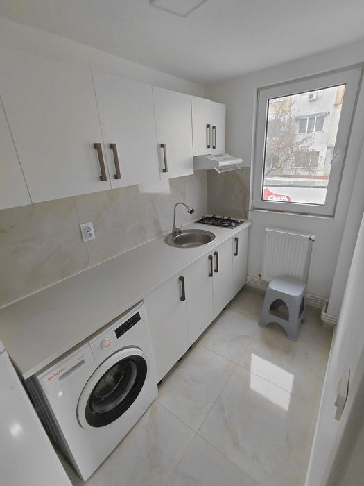 Închiriez garsoniera